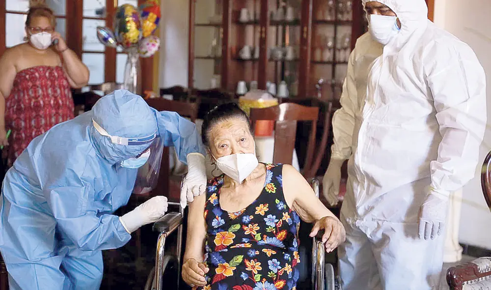 A poner el hombro. Los gobiernos regionales deben agilizar la vacunación ni bien tengan las primeras dosis de Pfizer. Foto: Marco Cotrina/La República A poner el hombro. Los gobiernos regionales deben agilizar la vacunación ni bien tengan las primeras dosis de Pfizer. Foto: Marco Cotrina/La República