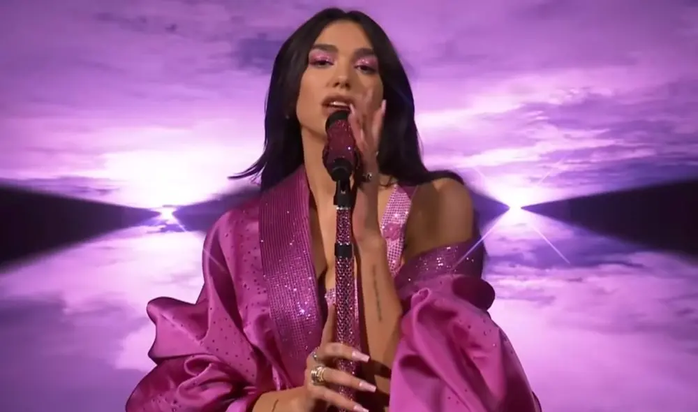 Dua Lipa cantando "Levitating" en los premios Grammy 2021. Foto: captura de TNT