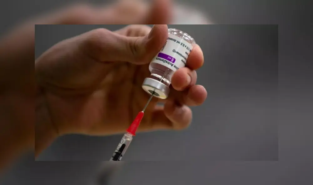 Los servicios de farmacovigilancia de cada país deben ser muy cuidadosos en averiguar si determinados síntomas adversos se deben a los efectos de una inmunización. Foto: AP / Virginia Mayo Los servicios de farmacovigilancia de cada país deben ser muy cuidadosos en averiguar si determinados síntomas adversos se deben a los efectos de una inmunización. Foto: AP / Virginia Mayo