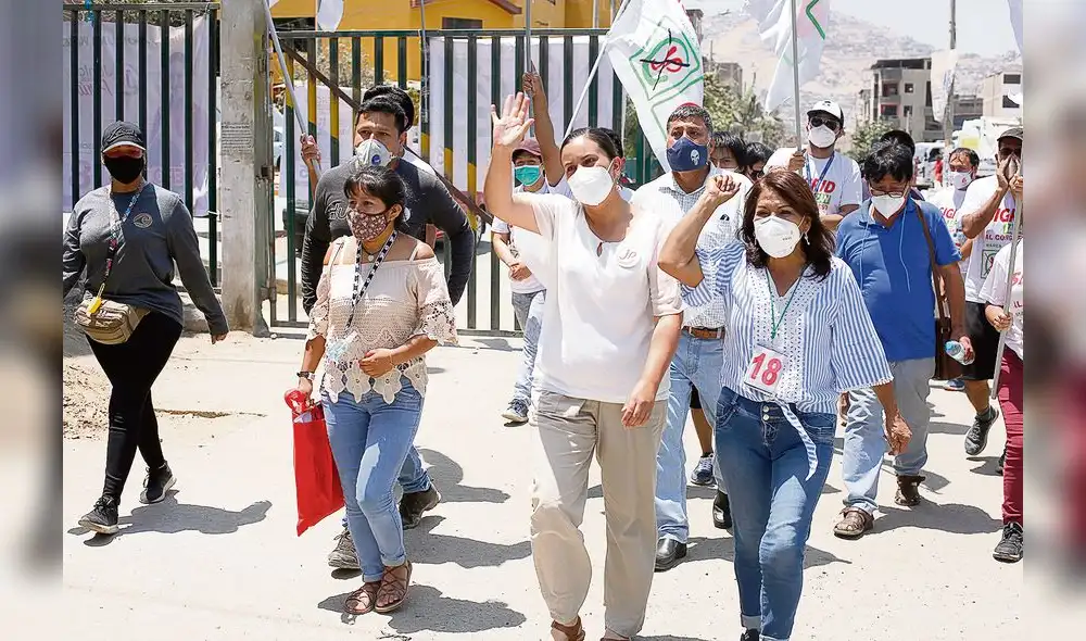 Villa María del Triunfo. Verónika Mendoza llegó en caravana al sur de Lima. Foto: Marco Cotrina/ La República