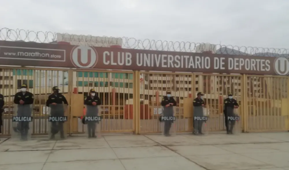 La PNP hizo resguardo en las afueras del estadio de Universitario. Foto: Noe Yactayo La PNP hizo resguardo en las afueras del estadio de Universitario. Foto: Noe Yactayo