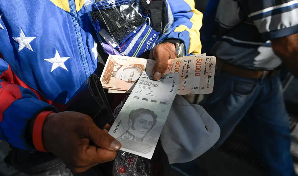 En Venezuela, los bonos de la Patria son un bálsamo para un sector de la población. Foto: AFP En Venezuela, los bonos de la Patria son un bálsamo para un sector de la población. Foto: AFP