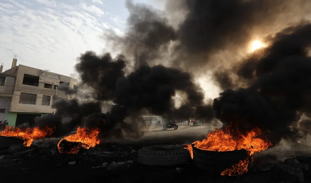 Transportistas tomaron por cuarta vez otro tramo de la Carretera Central. Foto: Jorge Cerdán / La República Transportistas tomaron por cuarta vez otro tramo de la Carretera Central. Foto: Jorge Cerdán / La República