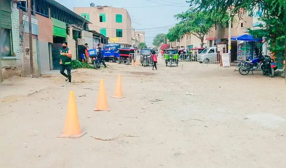 Municipio colocó tranqueras para evitar el regreso de los vendedores informales. Foto: Municipalidad de La Victoria (Chiclayo).