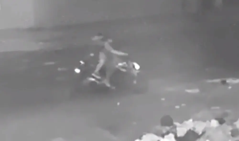 La grabación muestra el momento en que se produce el ataque. Foto: captura Panamericana Televisión La grabación muestra el momento en que se produce el ataque. Foto: captura Panamericana Televisión