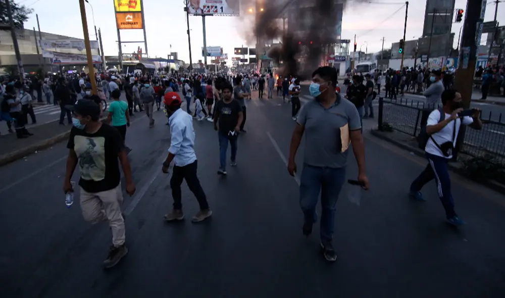 Cientos de transportistas tomaron las principales carreteras en Lima, Ica, Puno, Junín y otras regiones. Foto: John Reyes / La República