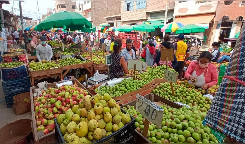 Dirigente de Moshoqueque señaló que hay desabastecimiento de productos como la manzana y mandarina. Foto: Clinton Medina Dirigente de Moshoqueque señaló que hay desabastecimiento de productos como la manzana y mandarina. Foto: Clinton Medina