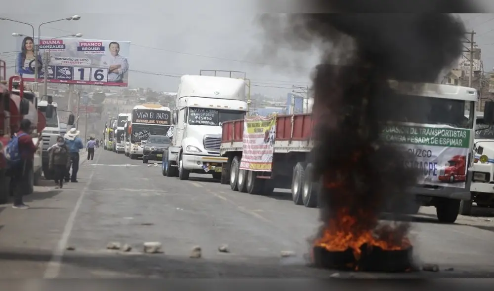 Transportistas llevan cuatro días de paro indefinido. Transportistas llevan cuatro días de paro indefinido.