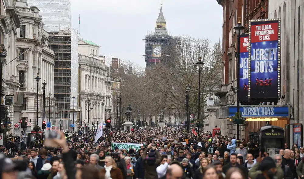 Ministerio de Salud británico ha constatado este sábado 96 víctimas mortales a causa de la COVID-19 y 5.587 contagios más en las últimas 24 horas. Foto: EFE Ministerio de Salud británico ha constatado este sábado 96 víctimas mortales a causa de la COVID-19 y 5.587 contagios más en las últimas 24 horas. Foto: EFE