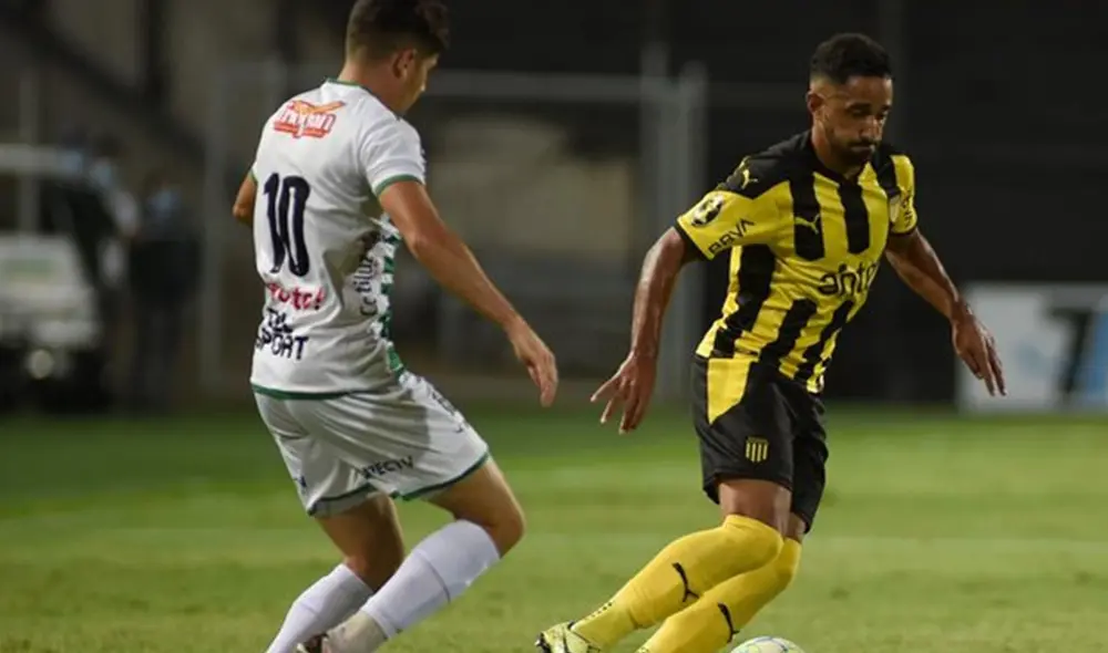 Peñarol y Plaza Colonia empatan 1-1 por el fútbol uruguayo. Foto: Portal Uruguay Peñarol y Plaza Colonia empatan 1-1 por el fútbol uruguayo. Foto: Portal Uruguay