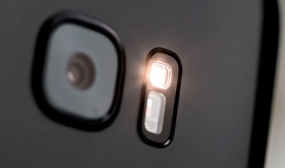 Según el estudio de Avast, algunas apps de linterna para Android piden grabar audio desde tu teléfono o acceder a tu lista de contactos. Foto: Nextpit