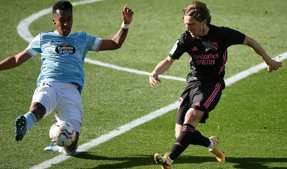 El peruano y el croata protagonizaron una comentada acción en el minuto 80 del partido. Foto: AFP