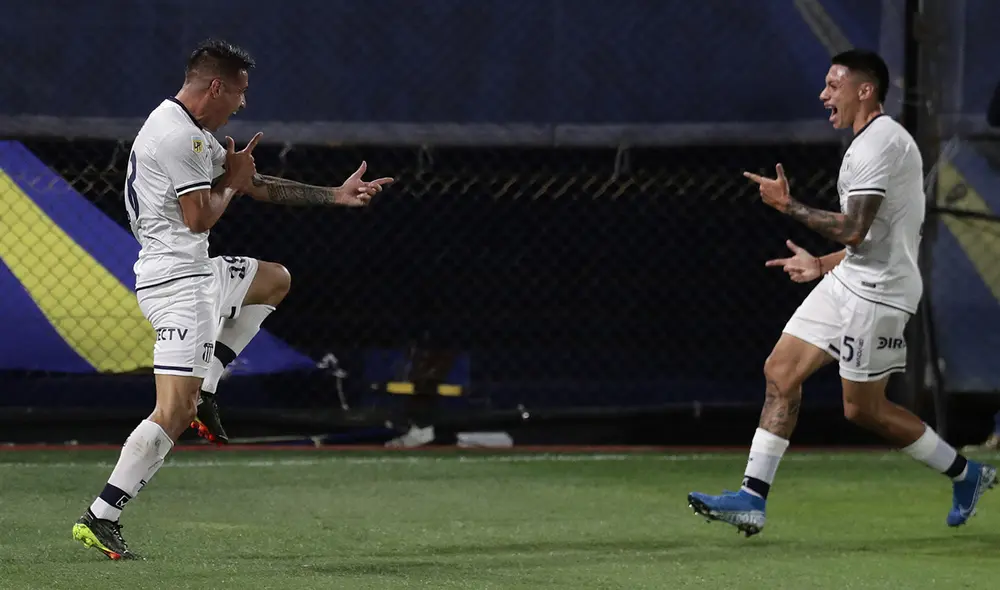 Talleres ganó por segunda vez consecutiva en La Bombonera. Foto: AFP