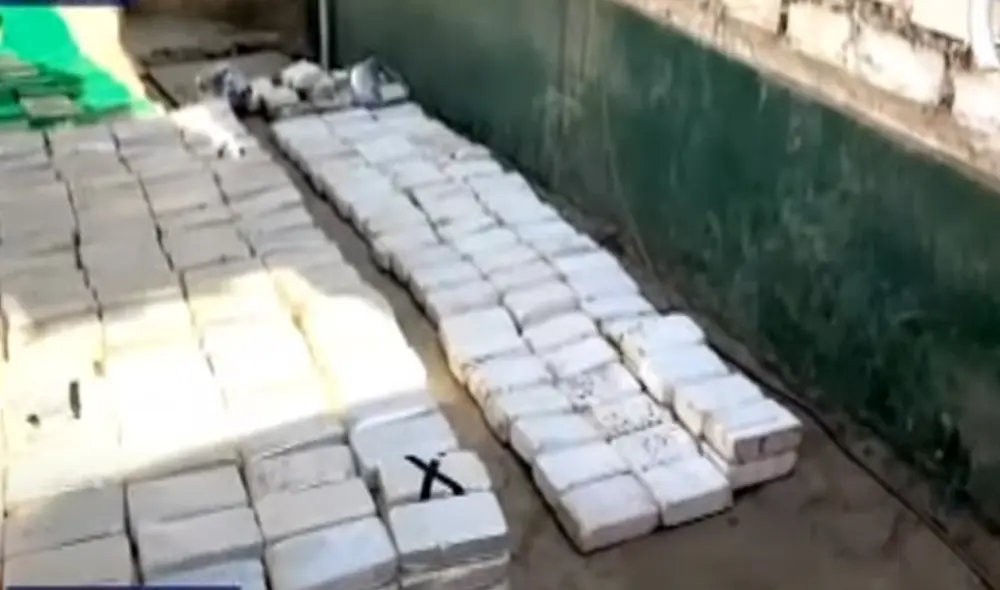 Los 900 ladrillos estaban acondicionados dentro de una caleta en inmueble de Cieneguilla. Foto: captura de Panorama Los 900 ladrillos estaban acondicionados dentro de una caleta en inmueble de Cieneguilla. Foto: captura de Panorama