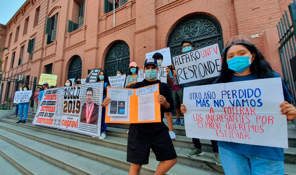 Estudiantes piden recibir sus clases profesionales. Foto: Karla Cruz/URPI-GLR