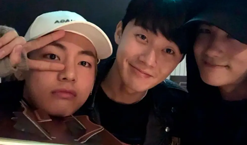 Taehyung disfrutó de la compañía de Park Hyung Shik y Park Seo Joon en un lujoso café de Seúl. Foto: Twitter Taehyung disfrutó de la compañía de Park Hyung Shik y Park Seo Joon en un lujoso café de Seúl. Foto: Twitter