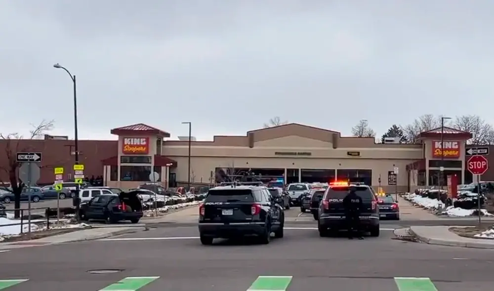 La Policía de Boulder alertó que la situación todavía sigue “activa”. Foto: Twitter La Policía de Boulder alertó que la situación todavía sigue “activa”. Foto: Twitter