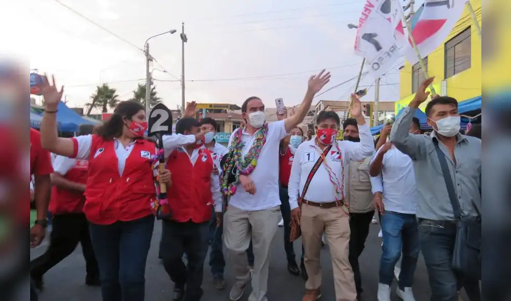 Postulante recorrió varias calles de la ciudad de Tacna este lunes. Foto: Rocío Rivas/La República