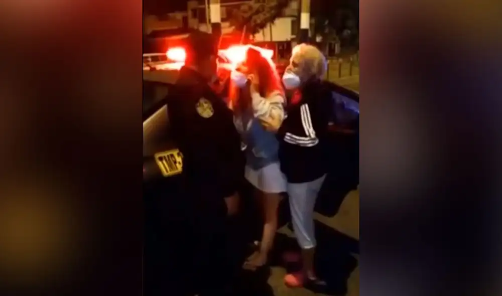 Fémina recibió finalmente una multa por infringir el horario de inmovilización. Foto: captura de Latina