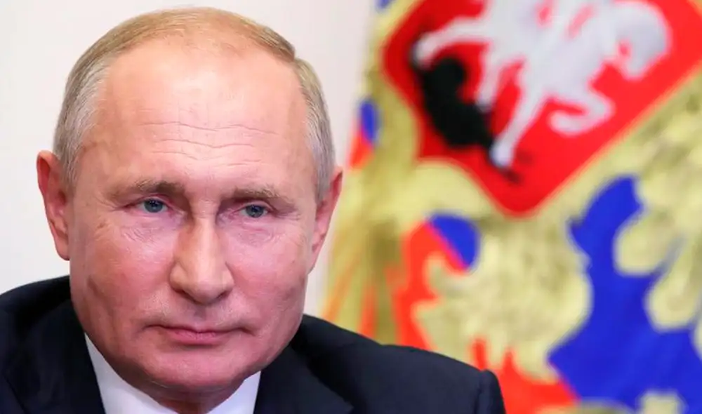 Putin informó el lunes de que hasta ahora en el país se habían vacunado 6,3 millones de personas (el 4,35 % de la población) con la primera dosis. Foto: AFP