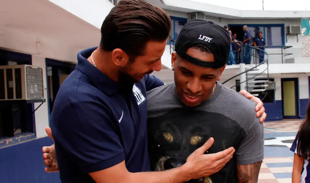 Jefferson Farfán y Claudio Pizarro en el Día del Hincha Blanquiazul 2014. Foto: difusión