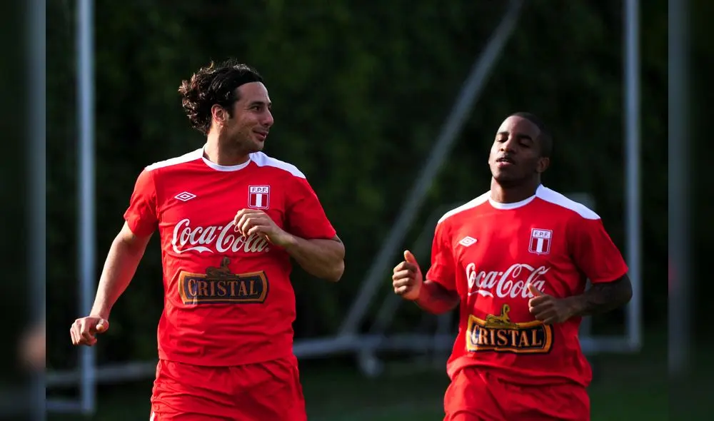 Claudio Pizarro saludó el retorno de Jefferson Farfán a Alianza Lima. Foto: AFP