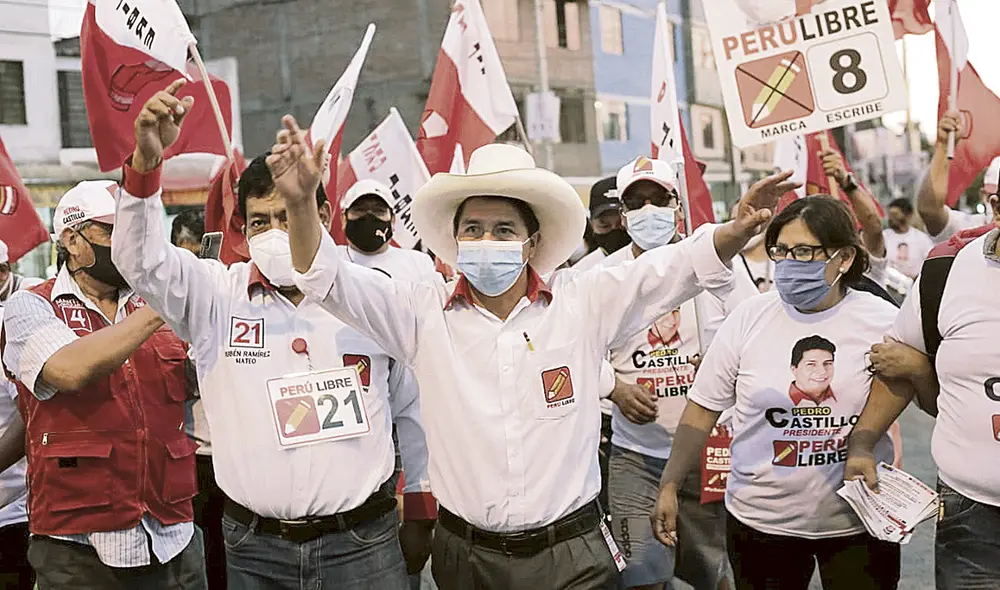Pedro Castillo (PL), San Martín de Porres, Lima. El docente y ahora aspirante a la presidencia por el partido de izquierda Perú Libre tuvo una concentración en
el distrito de San Martín de Porres. Allí dio cuenta de sus propuestas, junto con algunos candidatos para el Congreso de la República. Foto: difusión