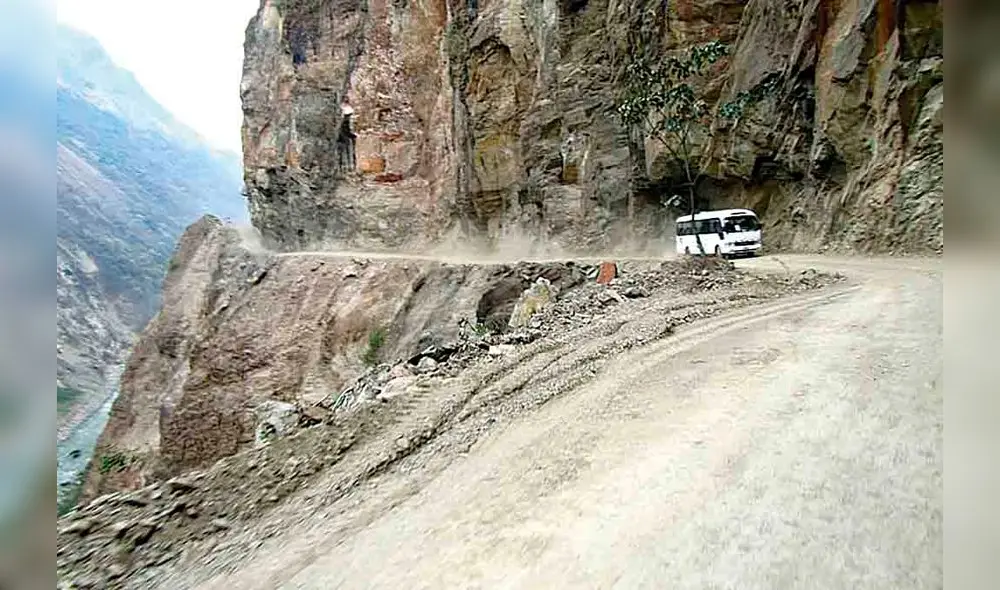 Obra. Actualmente este tramo de la vía no está en óptimas condiciones para el transporte. Obra. Actualmente este tramo de la vía no está en óptimas condiciones para el transporte.