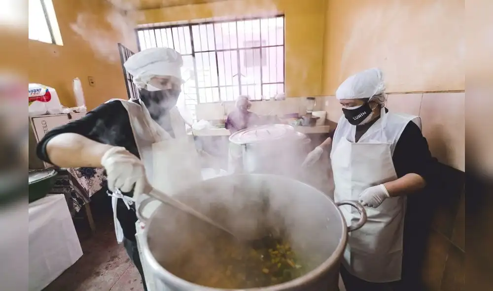 Ante la caída de los ingresos de las familias y la pérdida de empleo, los comedores populares ayudan a los hogares a acceder a alimentación a precios módicos. Ante la caída de los ingresos de las familias y la pérdida de empleo, los comedores populares ayudan a los hogares a acceder a alimentación a precios módicos.