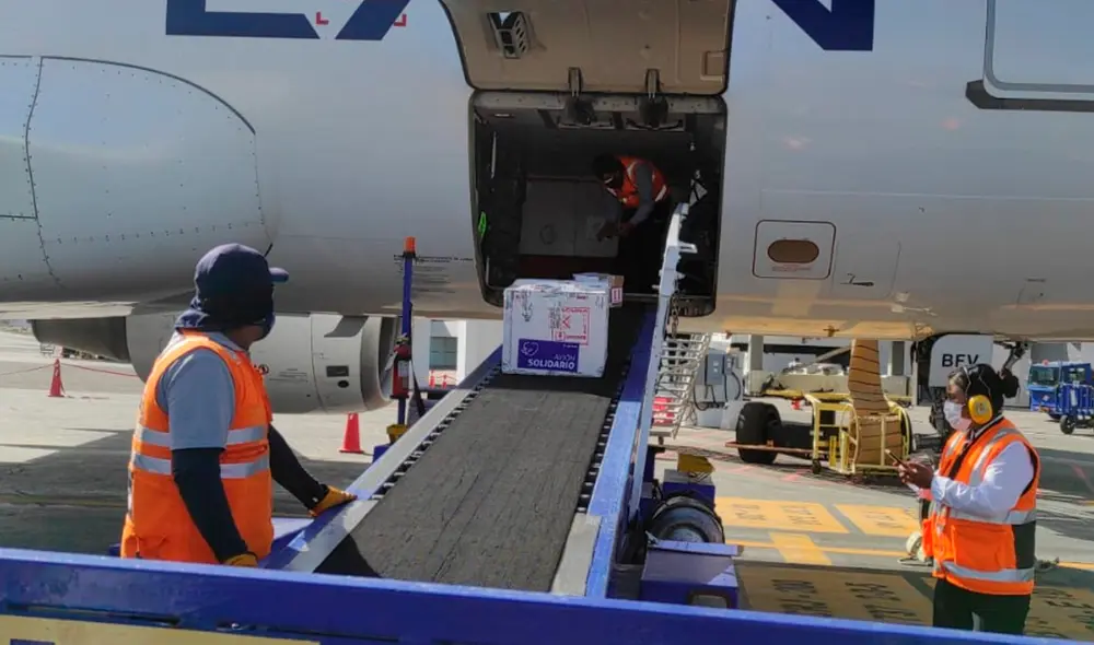 Dosis fueron almacenadas en refrigerantes de la Universidad Católica Santa María. Foto: Geresa Dosis fueron almacenadas en refrigerantes de la Universidad Católica Santa María. Foto: Geresa