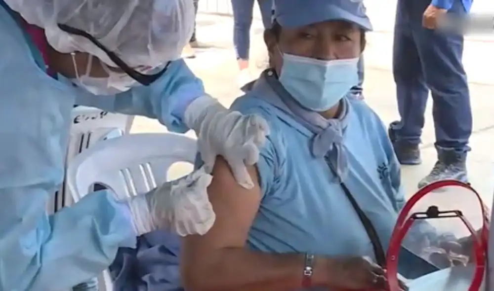 Vacunación de adultos mayores inició en marzo. Foto: captura de Canal N Vacunación de adultos mayores inició en marzo. Foto: captura de Canal N