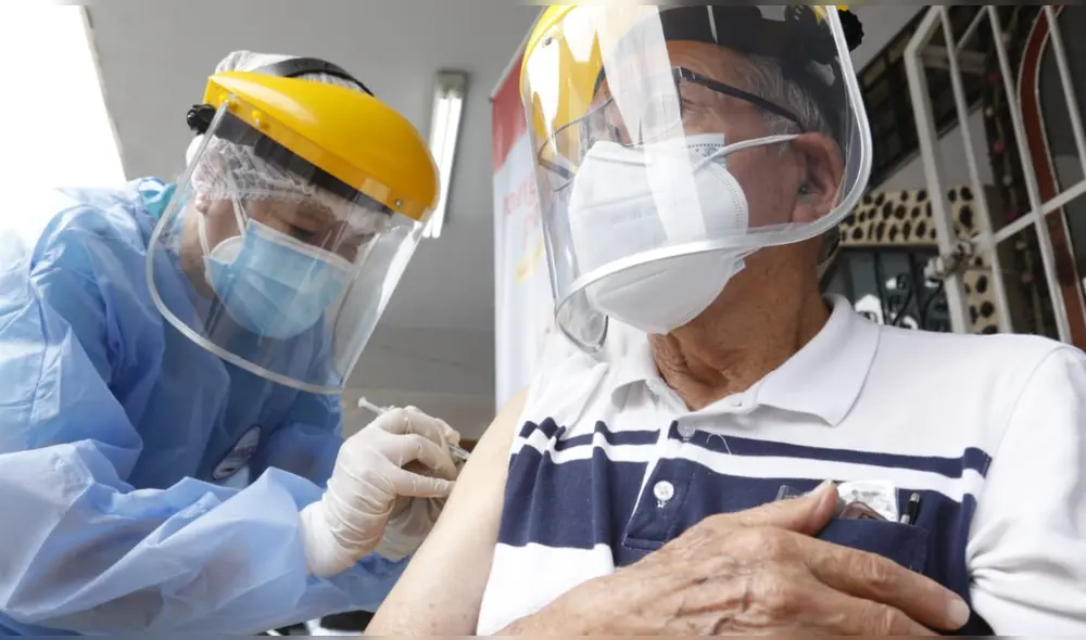 El Minsa continúa con las inoculaciones hacia los adultos mayores registrados en el programa Pongo el Hombro. Foto: Twitter @Minsa_Peru El Minsa continúa con las inoculaciones hacia los adultos mayores registrados en el programa Pongo el Hombro. Foto: Twitter @Minsa_Peru