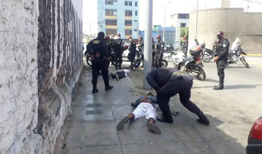 Sujetos fueron reducidos tras una larga persecución. Foto: PNP Sujetos fueron reducidos tras una larga persecución. Foto: PNP