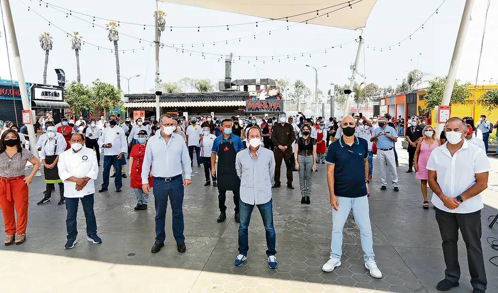 Reunión. Empresarios de más de 200 restaurantes se reunieron ayer en YOY Lima Box Park para expresar su preocupación por las medidas del Gobierno y plantear diversas medidas de apoyo. Foto: Francisco Contreras/La República Reunión. Empresarios de más de 200 restaurantes se reunieron ayer en YOY Lima Box Park para expresar su preocupación por las medidas del Gobierno y plantear diversas medidas de apoyo. Foto: Francisco Contreras/La República