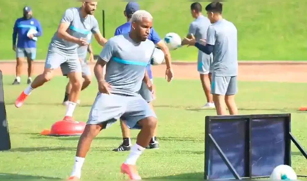 Jefferson Farfán ya está entrando con los blanquiazules. Foto: Alianza Lima