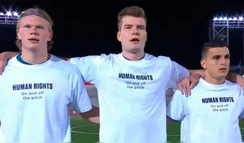 Haaland y compañía con el polo "respeto, dentro y fuera del campo". Foto: captura/ESPN Haaland y compañía con el polo "respeto, dentro y fuera del campo". Foto: captura/ESPN