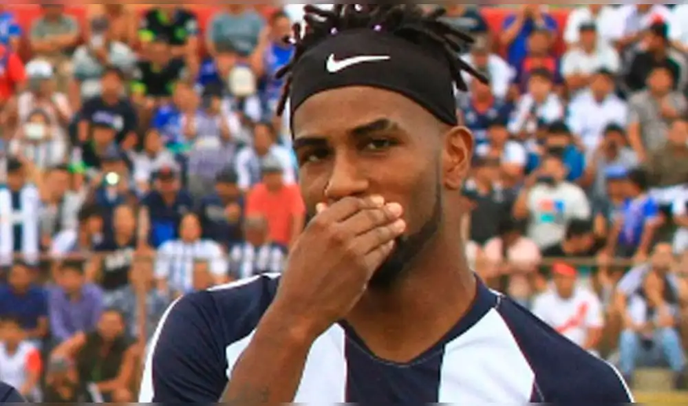 Carlos Ascues jugó 18 partidos con la camiseta blanquiazul el 2020. Foto: GLR