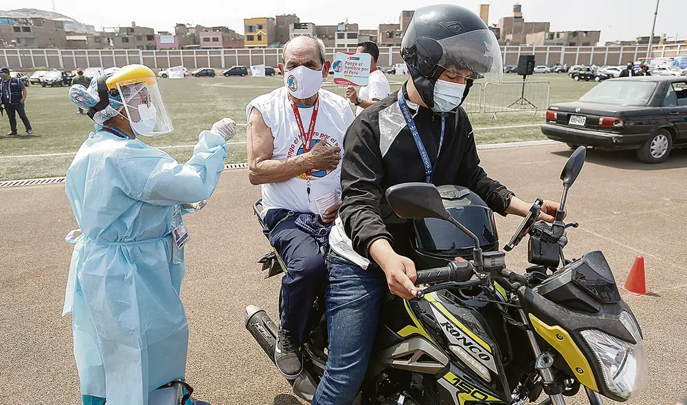 Al paso. En SMP, las personas llegaron en motos y autos. Foto: difusión Al paso. En SMP, las personas llegaron en motos y autos. Foto: difusión