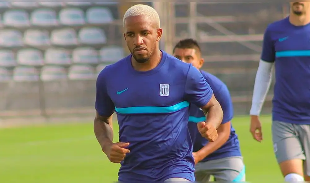 Farfán cumplió su segundo día de entrenamiento con los íntimos. Foto: Alianza Lima