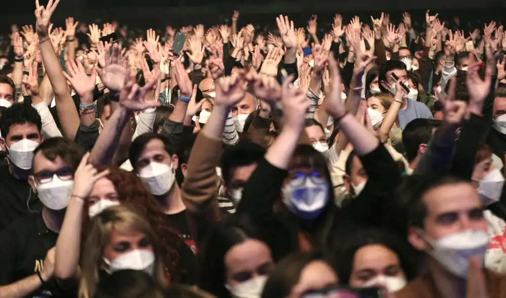 Las personas que participaron del recital serán monitoreadas por dos semanas para descartar algún contagio durante el concierto. Foto: EFE Las personas que participaron del recital serán monitoreadas por dos semanas para descartar algún contagio durante el concierto. Foto: EFE