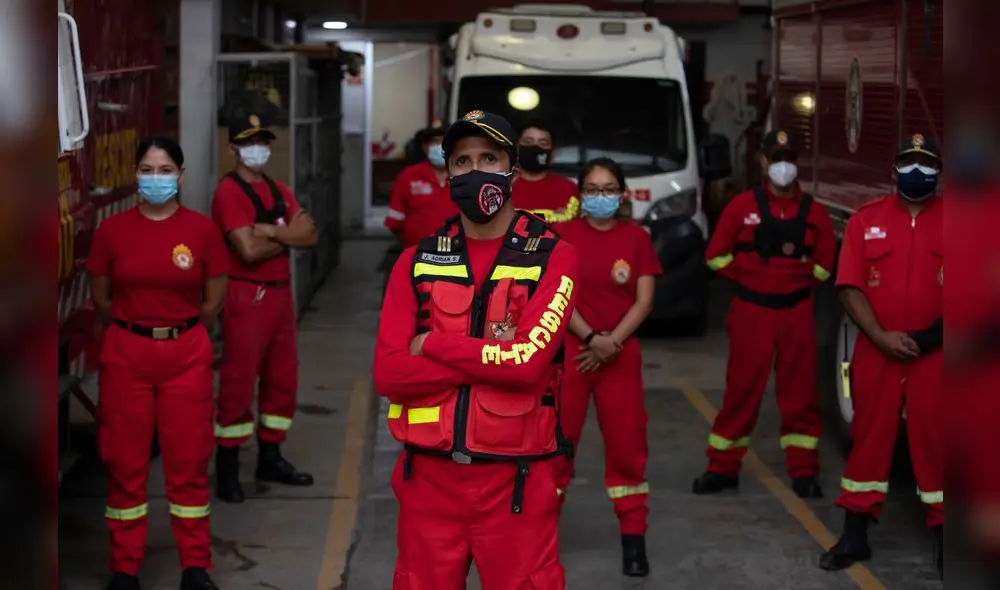 Capitán Juan Antonio Solano junto con algunos miembros de la Compañía Puente Piedra 150. Casi todo su equipo se contagió. Foto: Jorge Cerdán. Capitán Juan Antonio Solano junto con algunos miembros de la Compañía Puente Piedra 150. Casi todo su equipo se contagió. Foto: Jorge Cerdán.