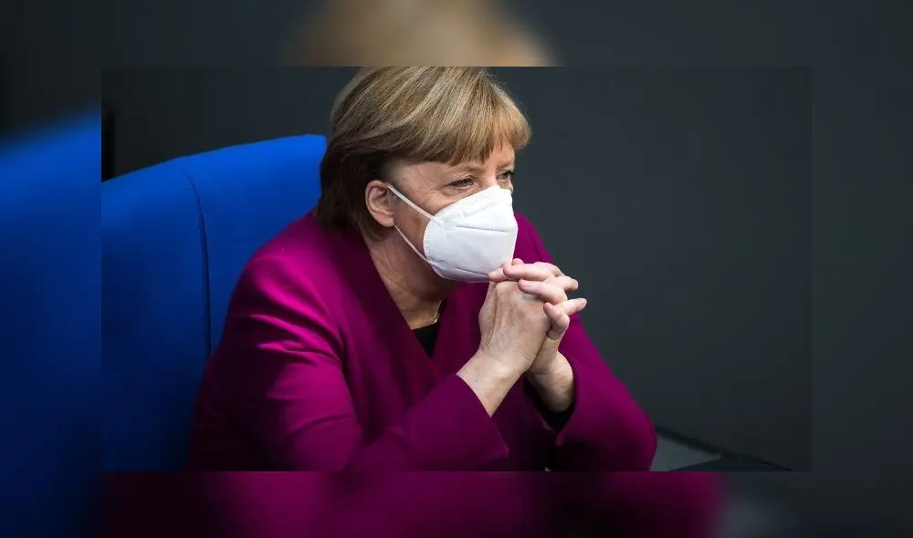 Merkel insistió en que las medidas de restricción de los contactos sociales, el uso constante de la mascarilla y el teletrabajo son opciones preferenciales. Foto: AFP Merkel insistió en que las medidas de restricción de los contactos sociales, el uso constante de la mascarilla y el teletrabajo son opciones preferenciales. Foto: AFP