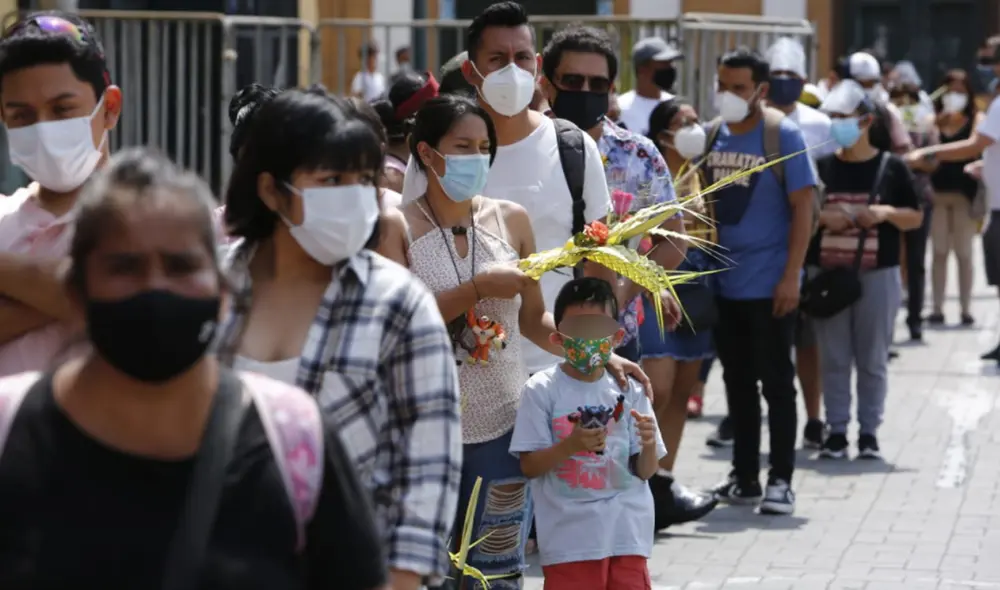 En ocasiones las personas no respetaron el distanciamiento social. Foto: Marco Cotrina/La República En ocasiones las personas no respetaron el distanciamiento social. Foto: Marco Cotrina/La República