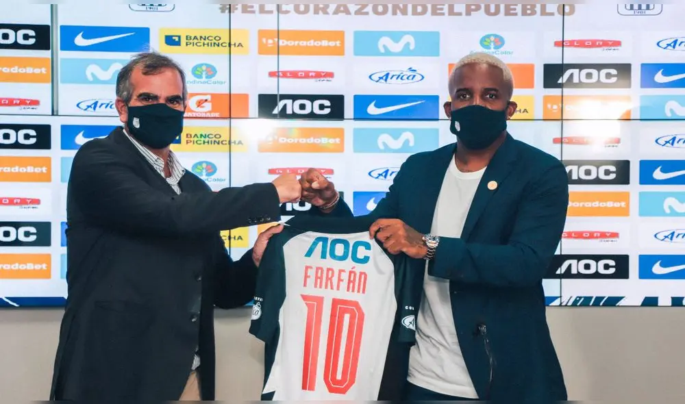 Miguel Pons y Jefferson Farfán posan en la presentación del jugador. Foto: Alianza Lima Miguel Pons y Jefferson Farfán posan en la presentación del jugador. Foto: Alianza Lima
