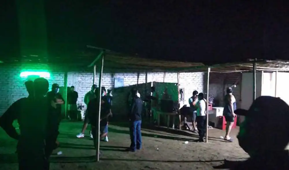 Las autoridades llegaron hasta el local conocido como “El Portón Azul”. Foto: Seguridad Ciudadana Chimbote Las autoridades llegaron hasta el local conocido como “El Portón Azul”. Foto: Seguridad Ciudadana Chimbote