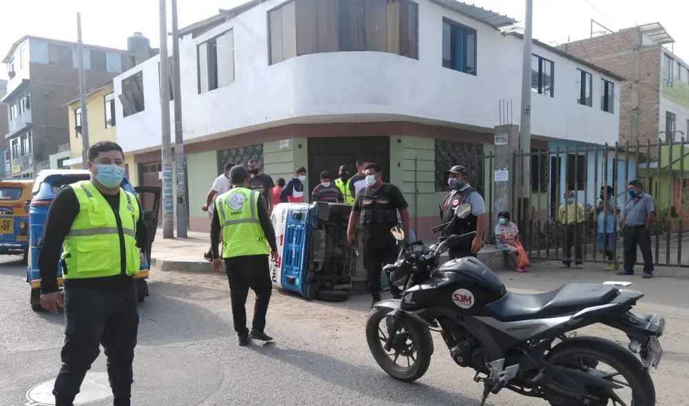 Efectivos municipales pidieron ayuda a otras unidades y se pudo ubicar a los delincuentes. Foto: WhatsApp de La República Efectivos municipales pidieron ayuda a otras unidades y se pudo ubicar a los delincuentes. Foto: WhatsApp de La República