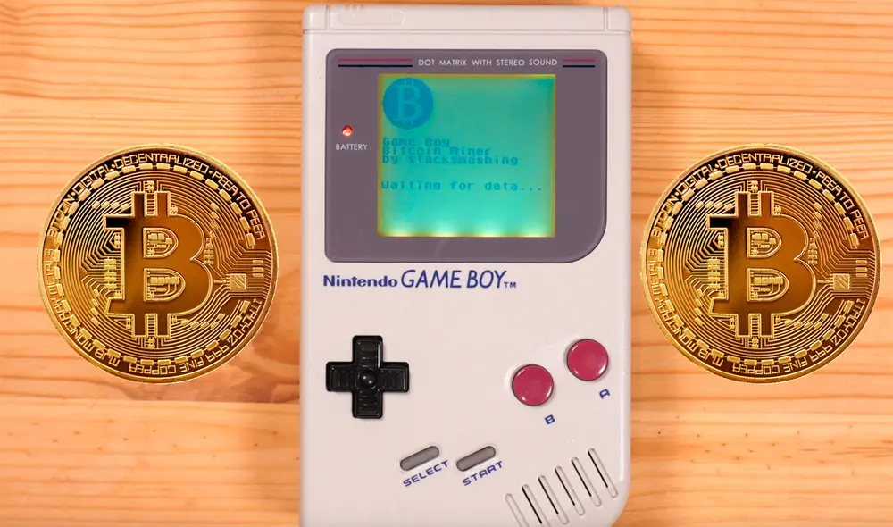 El modder mostró todo el proceso para convertir su Game Boy en una máquina para minar criptomonedas. Foto captura: YouTube / composición La República