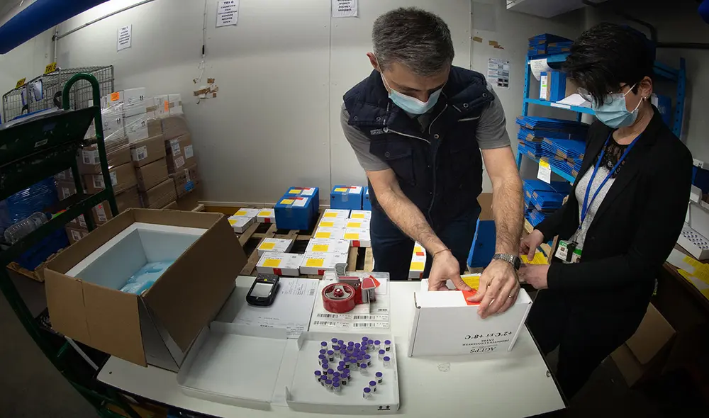 Hasta el 23 de marzo, Pfizer y BioNTech habían entregado más de 200 millones de vacunas en todo el mundo. Foto: AFP Hasta el 23 de marzo, Pfizer y BioNTech habían entregado más de 200 millones de vacunas en todo el mundo. Foto: AFP