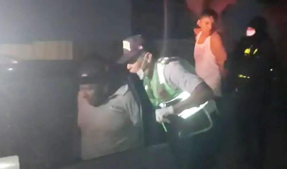 Agentes policiales de la comisaría de Matarani capturaron a dos presuntos delincuentes. Foto: PNP