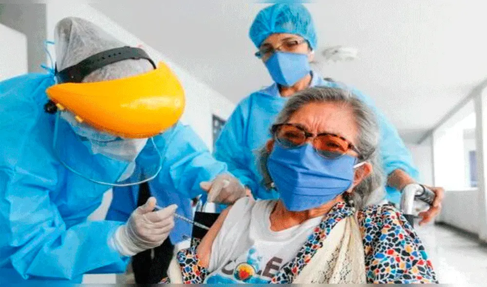 Adultos mayores recibieron segunda dosis de vacuna contra la COVID-19. Foto: difusión Adultos mayores recibieron segunda dosis de vacuna contra la COVID-19. Foto: difusión